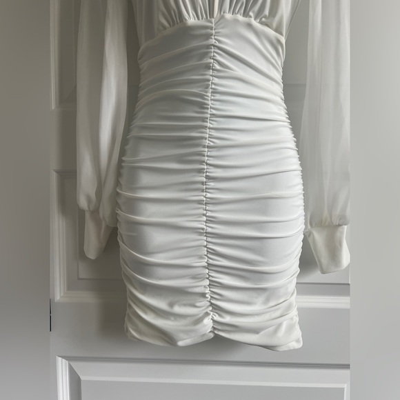 2/$25 WINDSOR Ivory Ruched V-Neck Deep Back Long Sleeve Mini Dress Size XS - Picture 3 of 8